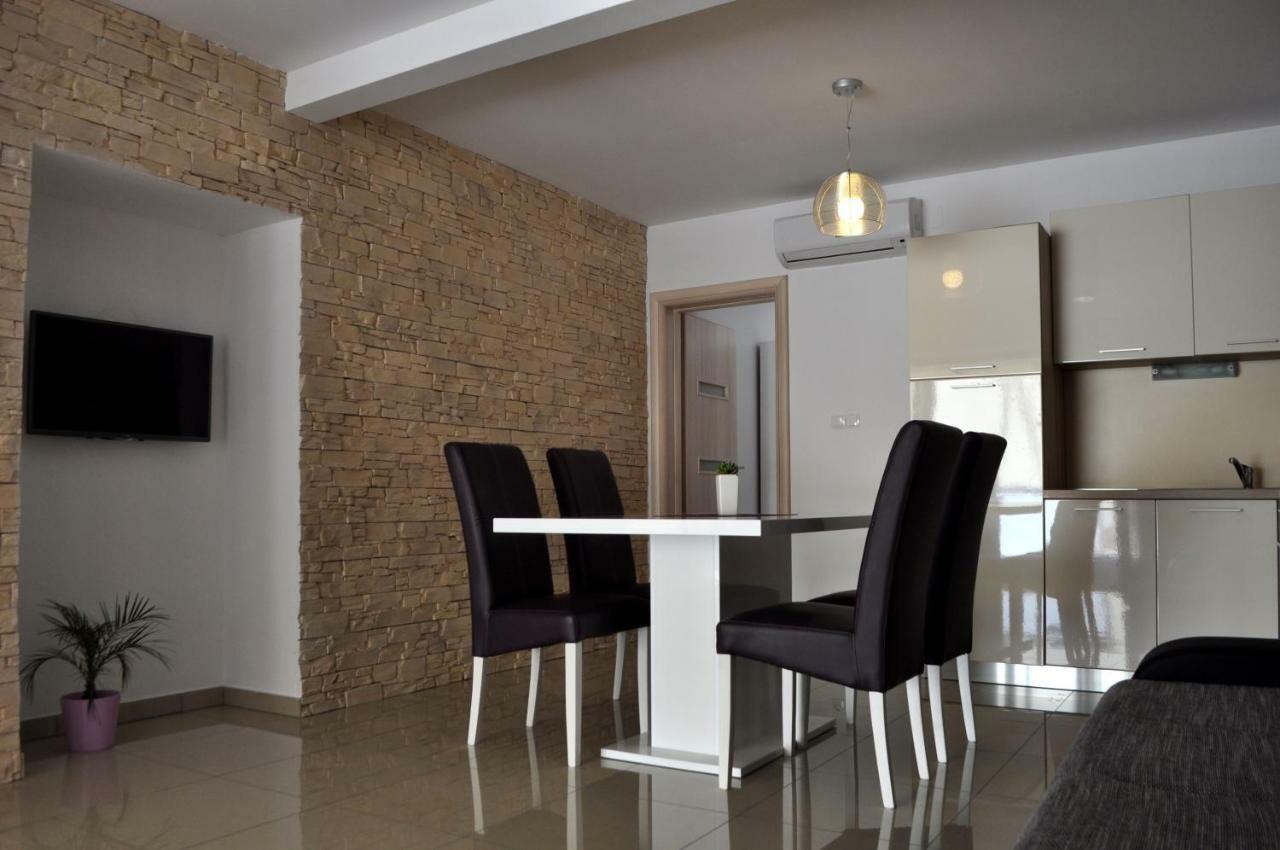 Bay Sascica Apartment Sali Bagian luar foto