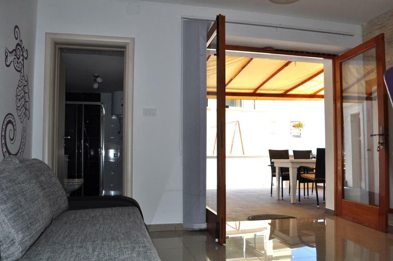 Bay Sascica Apartment Sali Bagian luar foto