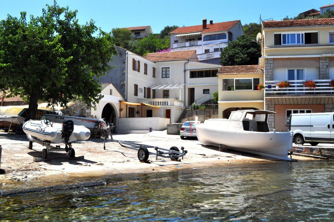 Bay Sascica Apartment Sali Bagian luar foto